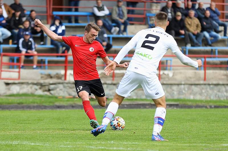 Fotbalisté Boskovic (v červeném) si na podzim doma smlsli i na líšeňském lídrovi, kterého porazili 4:0, a přezimují na druhé příčce.