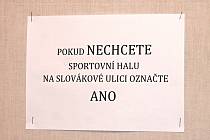 Boskovičtí v pátek hlasovali v historicky prvním referendu města. Rozhodovali o tom, zda má město postavit sportovní halu v ulici Slovákova.