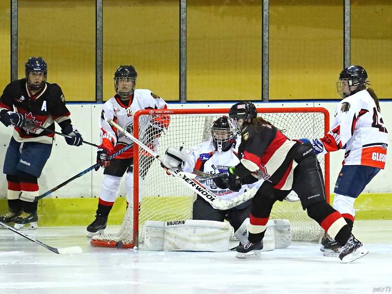 V přátelských zápasech porazily hokejistky HC Cherokees Blansko výběr Kanady 5:4 po samostatných nájezdech a 9:2.