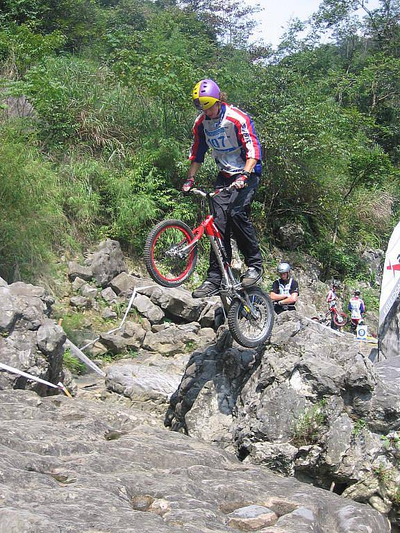 ČEŠI V ČÍNĚ. Blanenští biketrialisté zažili exotický výlet na mistrovství světa v Číně. 