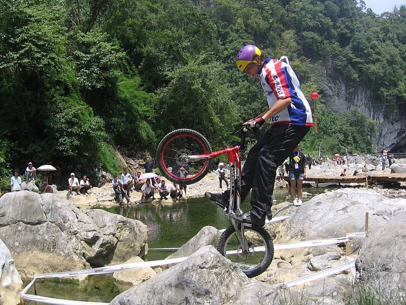 ČEŠI V ČÍNĚ. Blanenští biketrialisté zažili exotický výlet na mistrovství světa v Číně. 