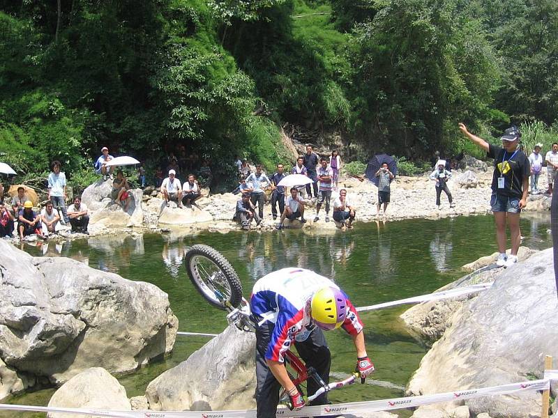 ČEŠI V ČÍNĚ. Blanenští biketrialisté zažili exotický výlet na mistrovství světa v Číně. 