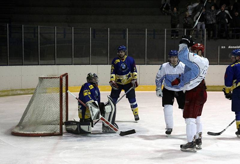Hokejisté Blanska porazili vedoucí Šternberk na samostatné nájezdy.