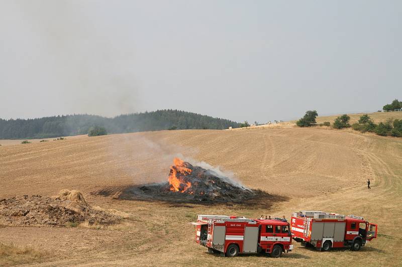 Ve středu po půl desáté dopoledne zasahovali hasiči u požáru stohu v obci Kunice na Kunštátsku.