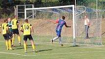 Fotbalisté Blanska porazili v úvodním zápase Rosice (ve žlutém) 3:1.