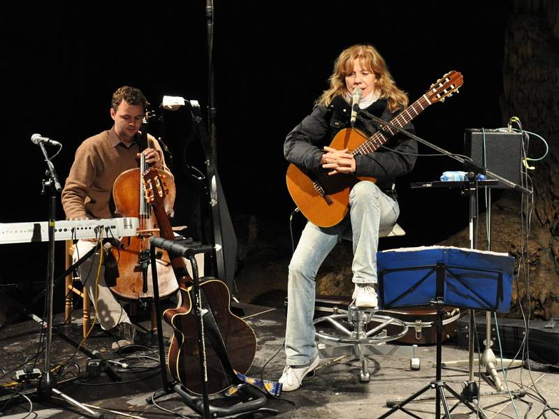 Koncertem Lenky Filipové byl ve středu večer zahájen letošní ročník festivalu Čarovné tóny Macochy.