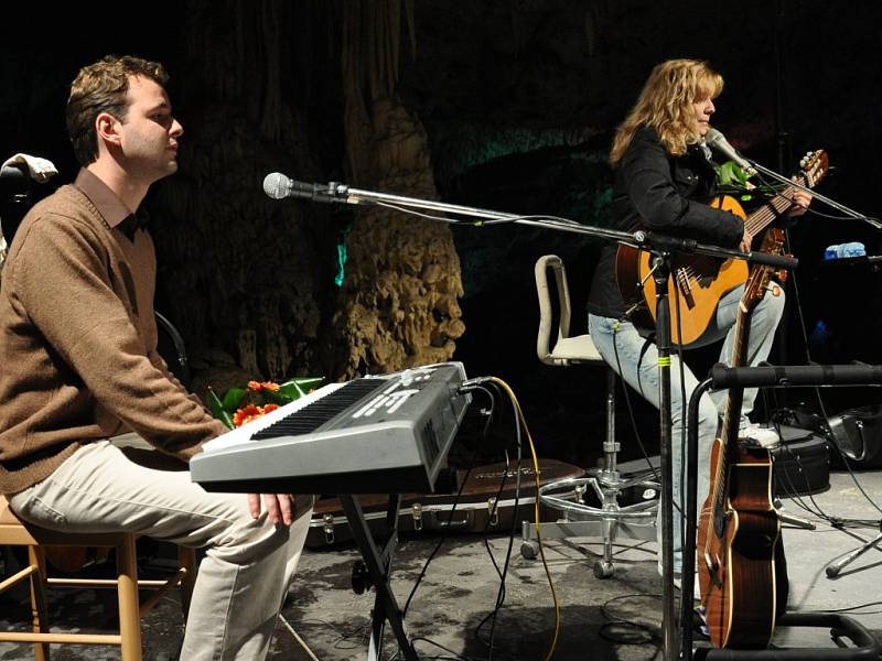 Koncertem Lenky Filipové byl ve středu večer zahájen letošní ročník festivalu Čarovné tóny Macochy.