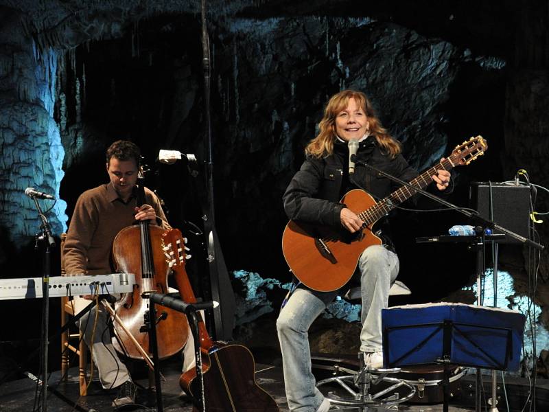 Koncertem Lenky Filipové byl ve středu večer zahájen letošní ročník festivalu Čarovné tóny Macochy.