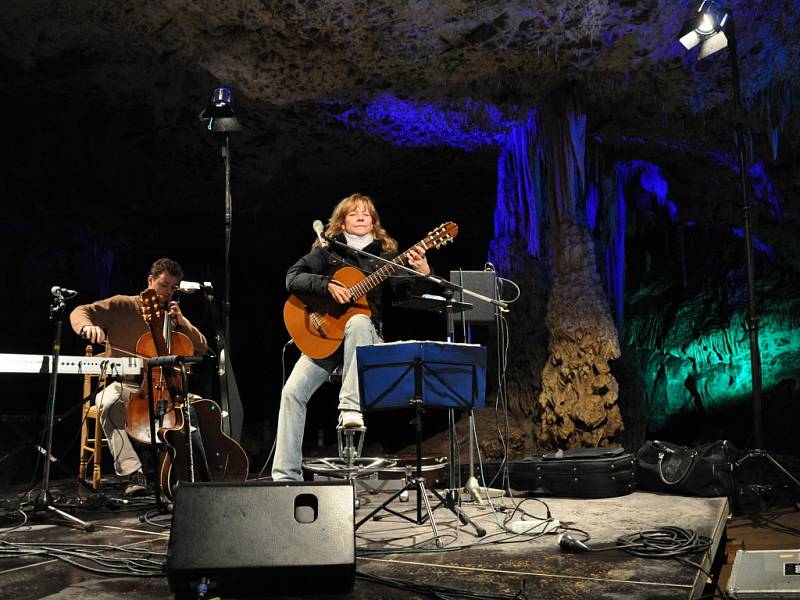 Koncertem Lenky Filipové byl ve středu večer zahájen letošní ročník festivalu Čarovné tóny Macochy.