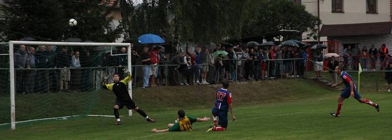 Fotbalisté Ráječka porazili v derby Blansko 2:0.