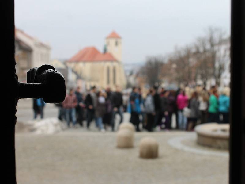 Boskovičtí se zapojili do celonárodního sborového happeningu PAMATUJ, který připoměl zavraždění několika tisíců dětí, žen a mužů v plynových komorách koncentračního tábora Osvětim