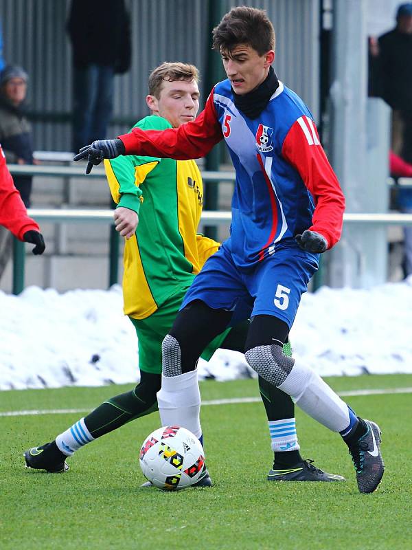 V prvním letošním přípravném utkání porazil FK Blansko (modré dresy) Olympii Ráječko 4:1.