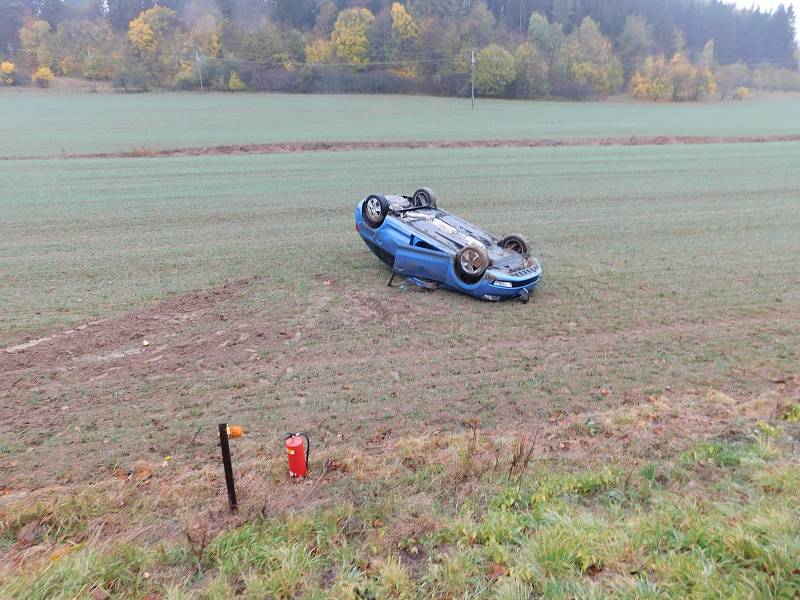 U Lažánek bouralo osobní auto.