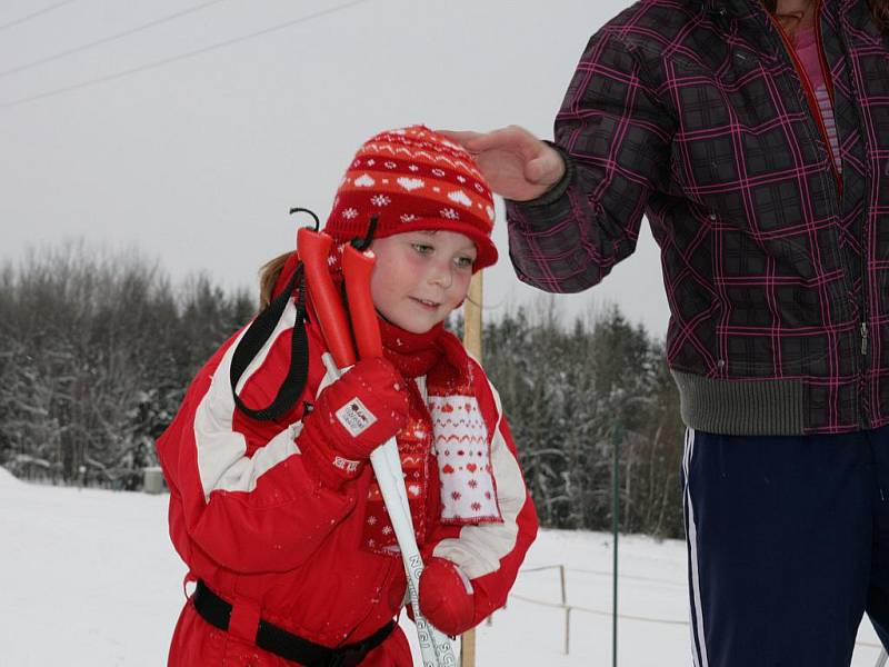 Na čtvrtém ročníku Kořenecké lyže startovalo sedm desítek běžkařů. Mezi muži vyhrál Jaroslav Kouřil. V kategorii žen pak Michaela Šaršonová.