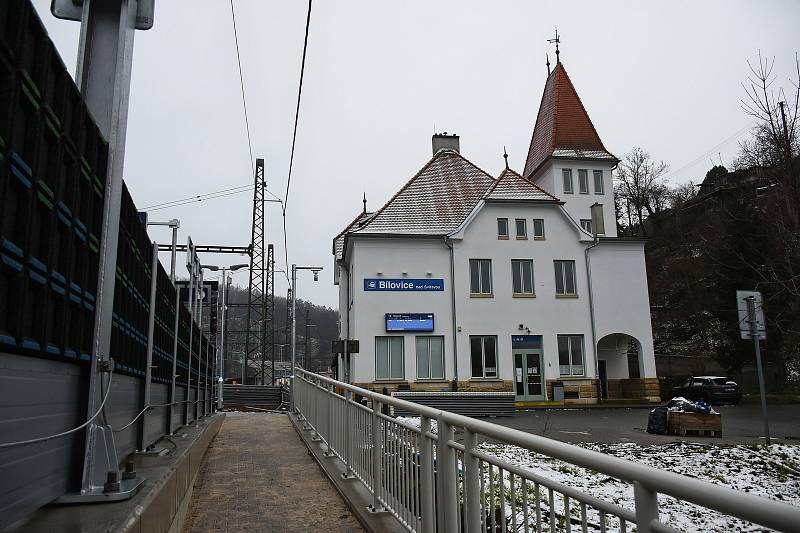 Proměna stanice v Bílovicích nad Svitavou na Brněnsku při rekonstrukci železničního koridoru Brno - Blansko.