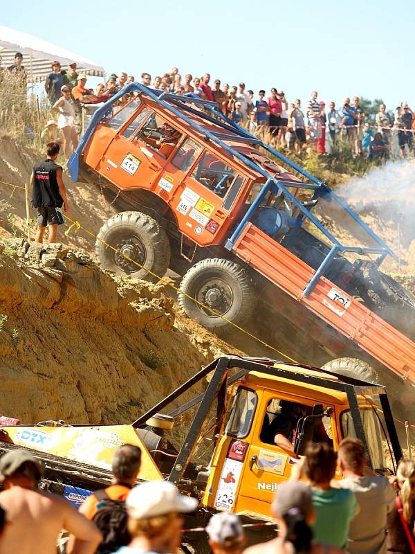 V Kunštátu se odvážní řidiči o víkendu pustili do dalšího souboje o mistra České republiky v truck trialu