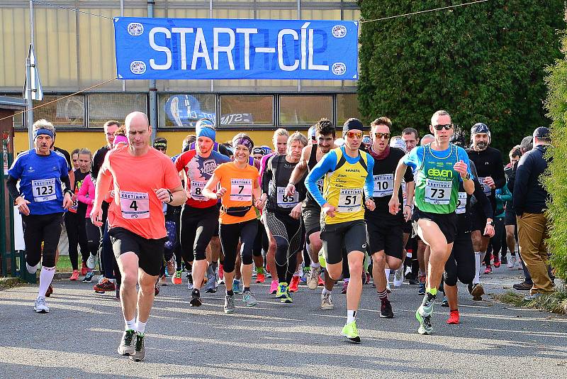Desítky běžců vyrazily první listopadovou sobotu na trať 34. ročníku Běhu kolem Křetínky.