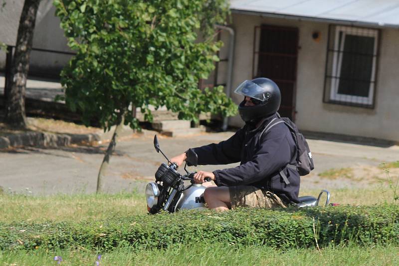 V Jedovnicích burácely na sokolském hřišti Jawy. Při tradičním motosrazu.