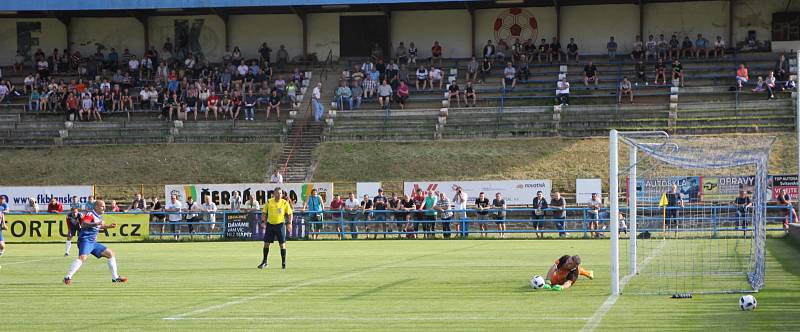 Fotbalisté Blanska porazili v posledním zápase sezony Polnou 3:1 a oslavili vítězství v divizi D. Zápas sledovala rekordní divácká návštěva 1 085 lidí.