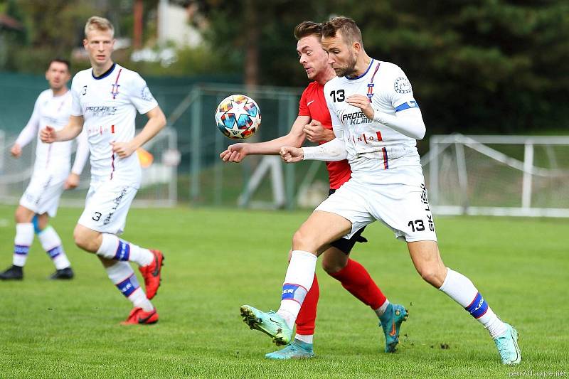 Fotbalisté Boskovic (v červeném) si na podzim doma smlsli i na líšeňském lídrovi, kterého porazili 4:0, a přezimují na druhé příčce.