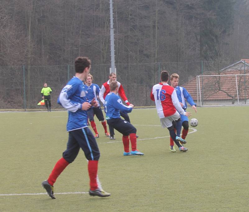 Boskovičtí fotbalisté (v modrém) podlehli v přípravě brněnské Moravské Slavii 1:2.