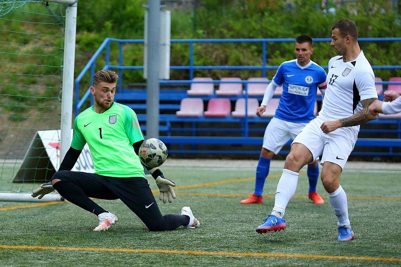 Blanensko (v modrém) v Superlize malého fotbalu dvakrát obrátilo duel s Olomoucí a zajistilo si čtvrtfinále play-off.