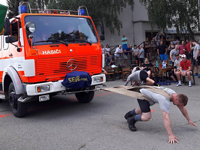 Jedovnice zažily v parném sobotním odpoledni klání odvážných mužů v siláckých disciplinách.