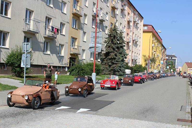 V centru Blanska se konal 28. sraz vozidel Velorex.