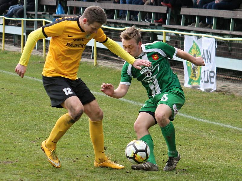 V utkání krajského přeboru fotbalistů Olympia Ráječko (ve žlutém) Tatran Rousínov 2:1.