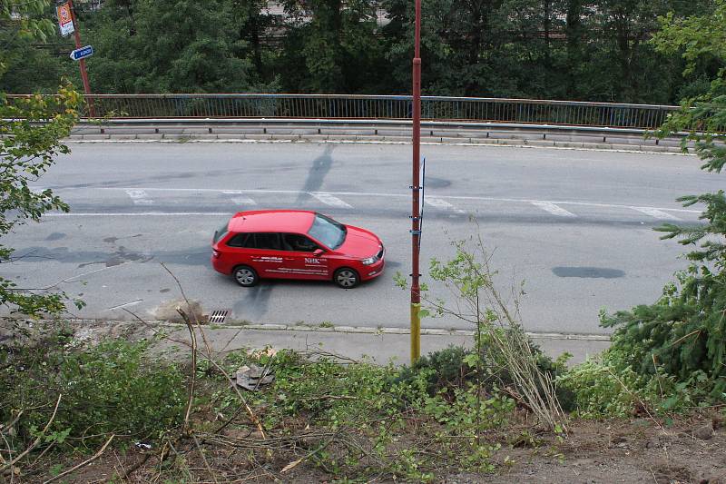 Tak vypadlo místo na okraji Blanska den po nehodě popelářského vozu.