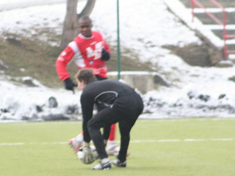 Přestože ve druhém kole nasadili Blanenští svoji juniorku, která prohrála s Protivanovem, má FK Apos zatím nejlepší bilanci. Boskovice i Svitavy ale mají zápas k dobru. Tabulku uzavírá Rájec, který zatím nevyhrál.