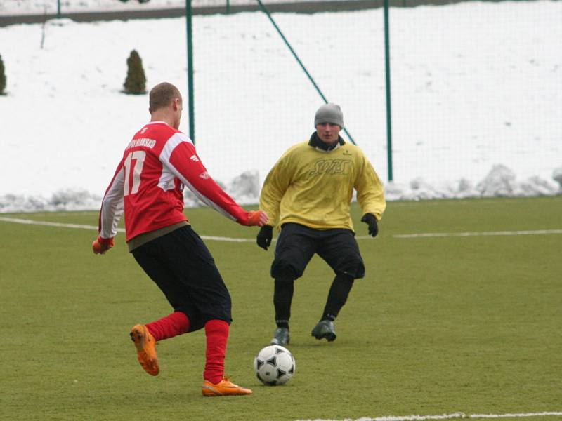 Přestože ve druhém kole nasadili Blanenští svoji juniorku, která prohrála s Protivanovem, má FK Apos zatím nejlepší bilanci. Boskovice i Svitavy ale mají zápas k dobru. Tabulku uzavírá Rájec, který zatím nevyhrál.