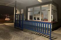 Drama v boskovické nemocnici. Agresivní pacient se zamkl na vrátnici.