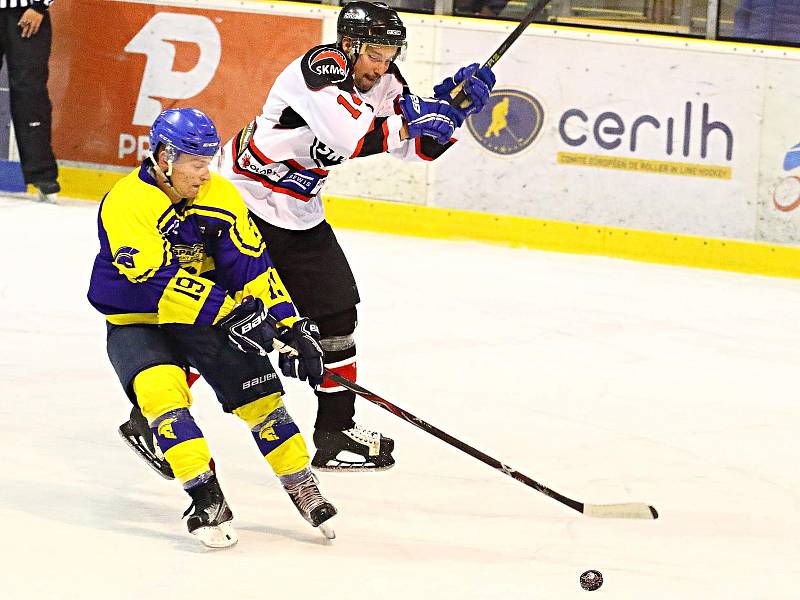 Ve 2. kole krajské hokejové ligy porazila Minerva Boskovice (bílé dresy) Spartak Uherský Brod 5:4