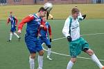 Divizní Blansko (v modrém) vyhrálo v přípravě čtvrtý zápas ze šesti odehraných utkání. O víkendu porazilo 1:0 lídra krajského přeboru Tatran Bohunice. Jedinou branku zápasu vstřelil hostující Chloupek. Blansko přišlo o zraněného obránce Buchtu.