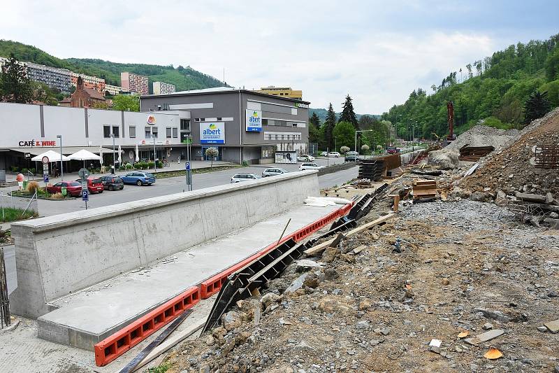 Rekonstrukce železnice v Adamově a jeho okolí.