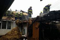 Požár rodinného domu likvidovali hasiči v pátek v Šebetově na Blanensku.