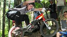V lesích nad blanenskou přehradou Palava bojovali nejlepší biketrialisté světa.