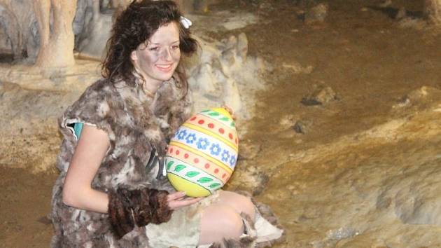 Návštěvníci jeskyní si Velikonoce užili s neandertálci - Blanenský deník