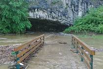 Silný sobotní déšť způsobil zaplavení vstupu do Sloupsko-šošůvských jeskyní.