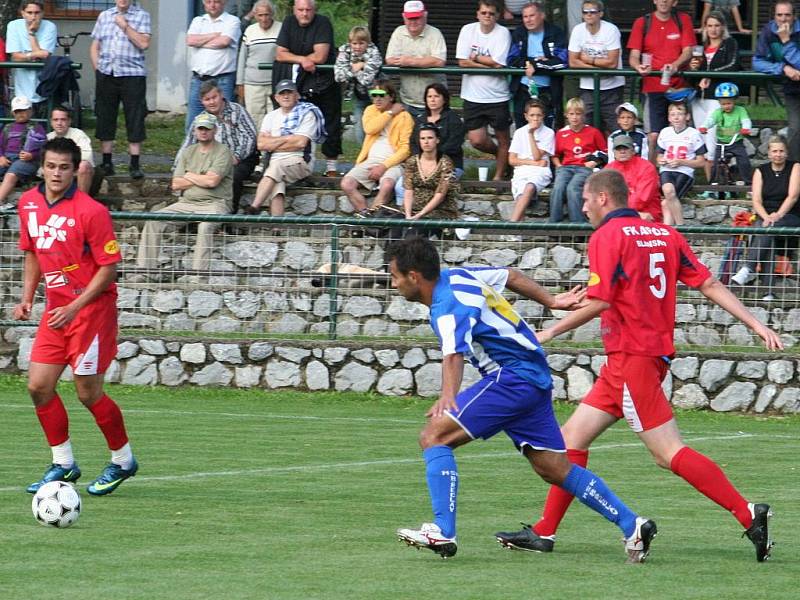 Blanenští fotbalisté nestačili v prvním kole Ondrášovka cupu na třetiligovou Břeclav. Po prohře 1:2 postupují dál Břeclavští. Góly padaly až ve druhém poločase. Hosté šli po kombinačních akcích do vedení 2:0 a dál hrozili z brejků.