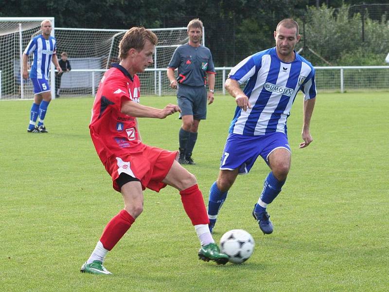 Blanenští fotbalisté nestačili v prvním kole Ondrášovka cupu na třetiligovou Břeclav. Po prohře 1:2 postupují dál Břeclavští. Góly padaly až ve druhém poločase. Hosté šli po kombinačních akcích do vedení 2:0 a dál hrozili z brejků.