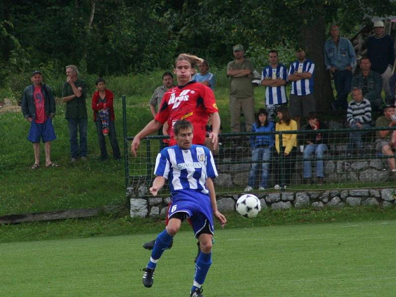 Blanenští fotbalisté nestačili v prvním kole Ondrášovka cupu na třetiligovou Břeclav. Po prohře 1:2 postupují dál Břeclavští. Góly padaly až ve druhém poločase. Hosté šli po kombinačních akcích do vedení 2:0 a dál hrozili z brejků.