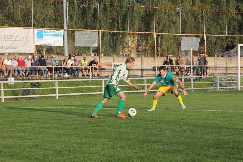 Fotbalisté Rájce-Jestřebí remizovali se Soběšicemi 2:2. Hosté proměnili jen jednu ze dvou penalt, druhou chytil Radim Polák.