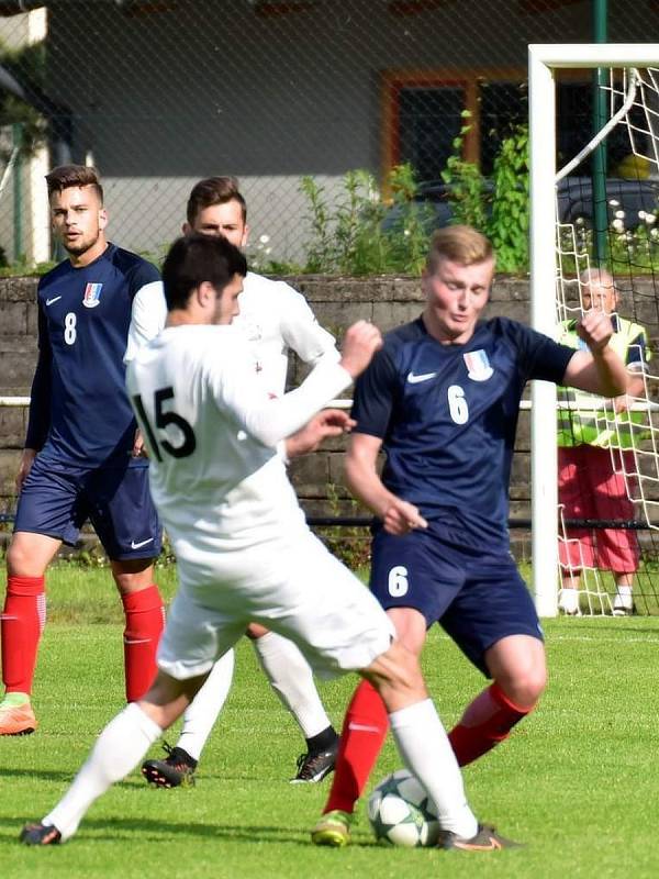 V utkání  Moravskoslezské divize skupiny D porazil FC Žďár nad Sázavou (bílé dresy) FK Blansko 2:0.