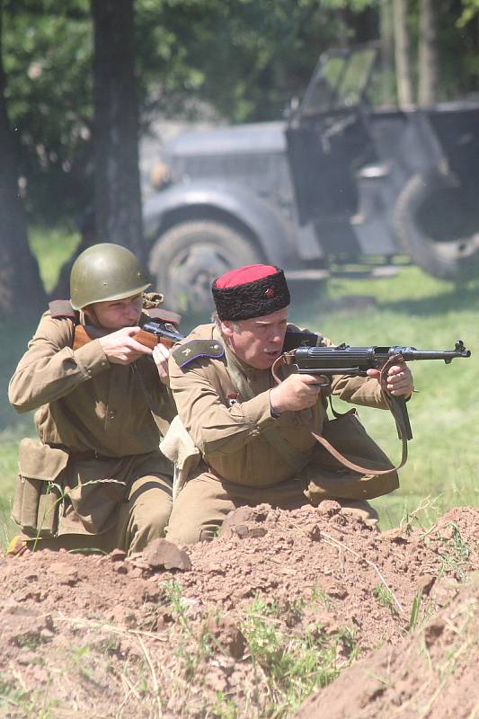 Klub vojenské historie Markland ve Skalici nad Svitavou uspořádal rekonstrukci bitvy mezi Rudou armádou a německými vojáky.