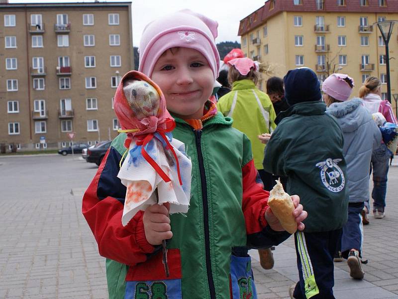 Děti v Blansku shodily vládkyni zimy do řeky.