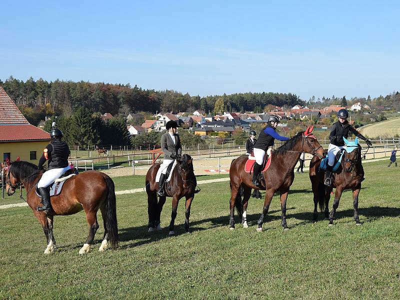 Hubertova jízda na Těchově.