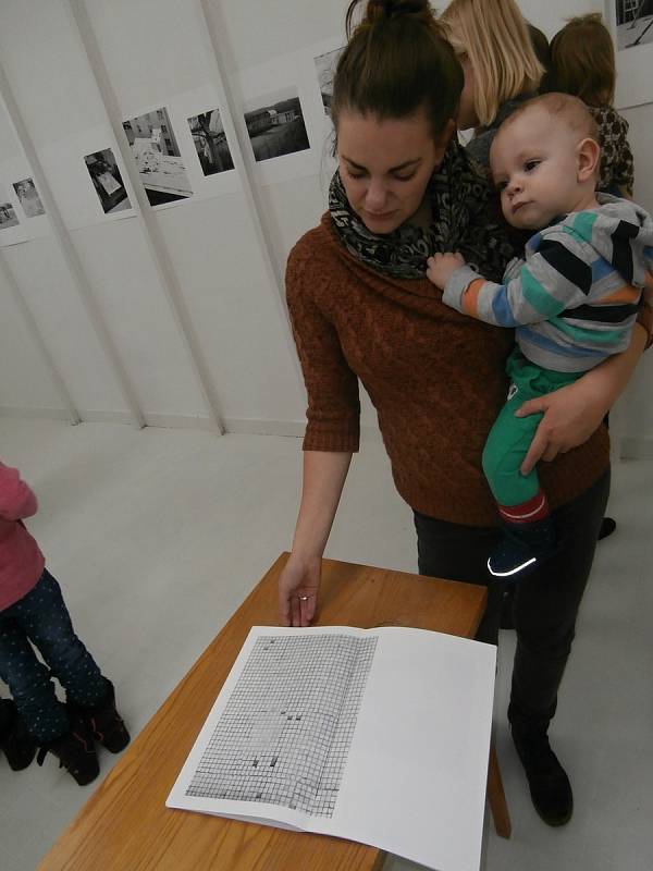 Blanenskou galerii naplnili rodiče s dětmi. Tvořivou dílnu si náležitě užili.