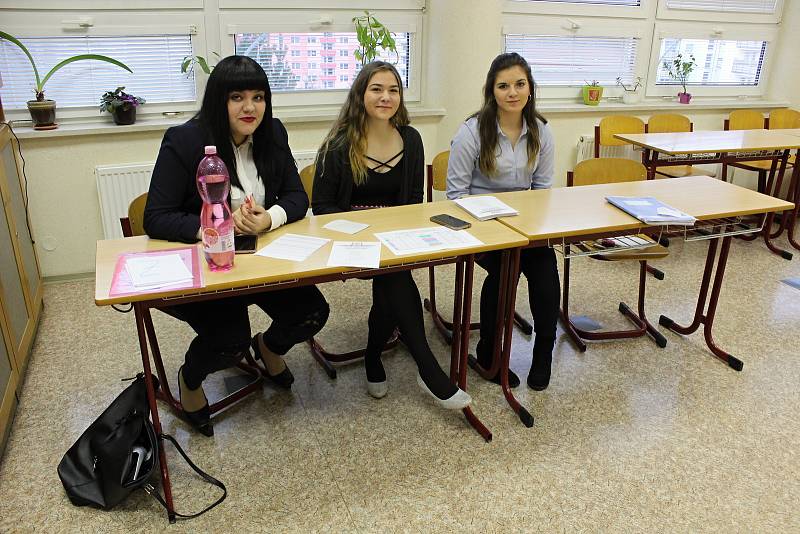 Na Obchodní akademie a střední zdravotnické škole v Blansku volili studenti prezidenta. Nanečisto.